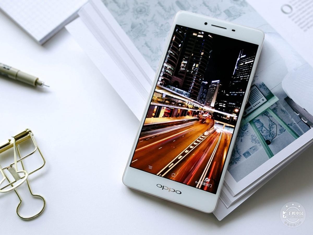 大号金属万人迷 OPPO R7s官网售2599元