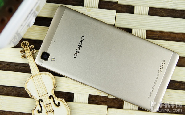 金属材质2.5D弧度全局闪拍 OPPO R7图赏 