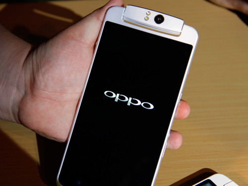 5.9英寸13MP翻转镜头 OPPO N1上手体验